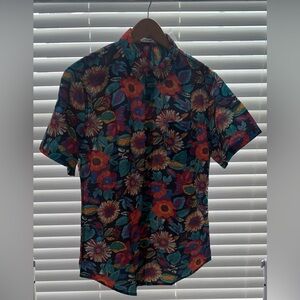 Men's tropical, short sleeved button down shirt